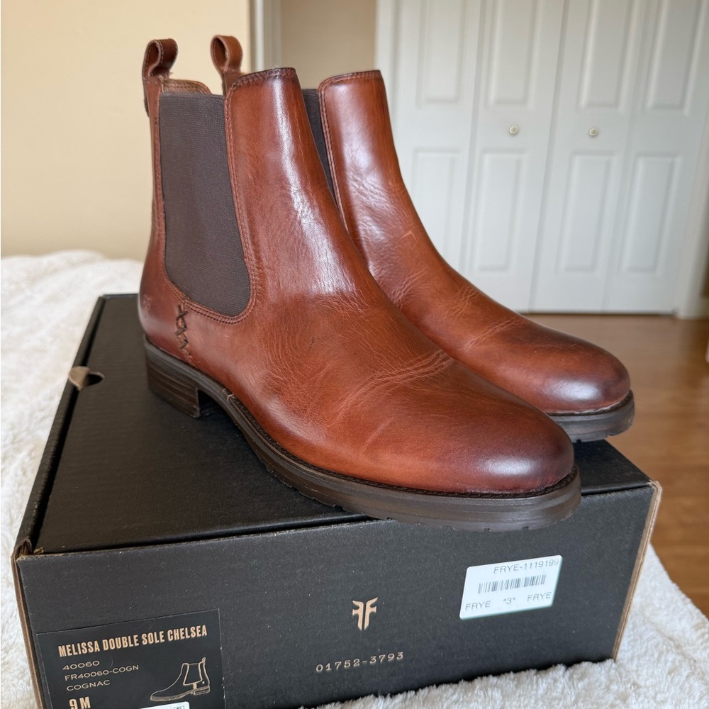 Frye double sole Chelsea boots NIB size 9